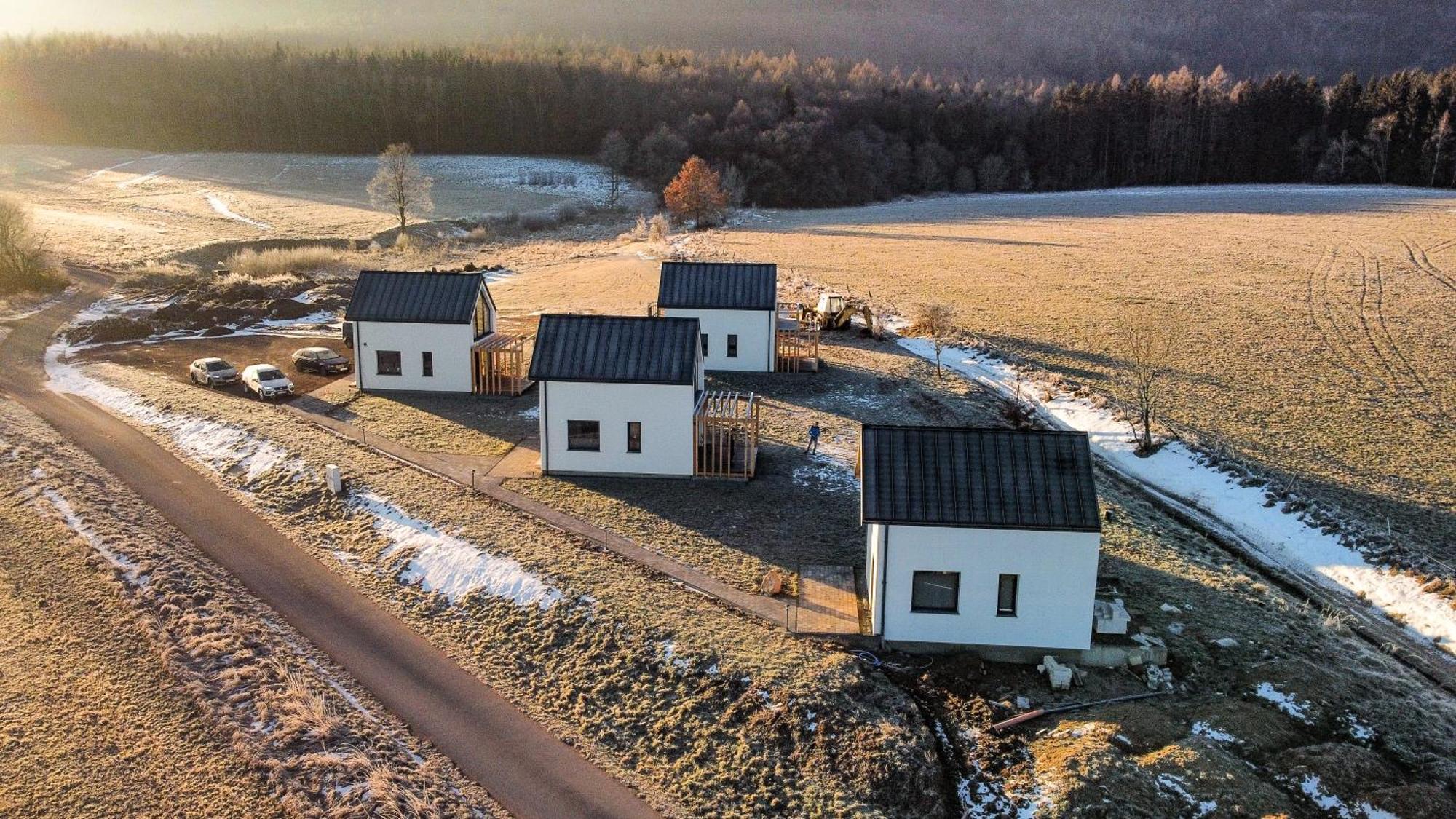 Wataha Pod Basztami - Wadera - Domki Caloroczne Radkow Exterior photo