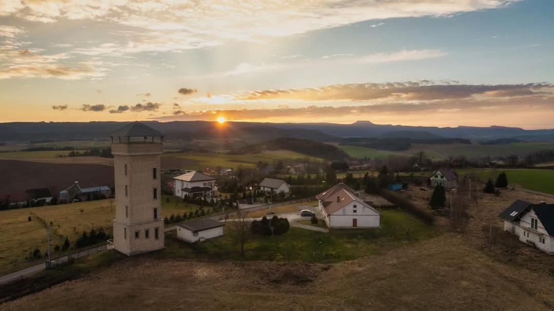 Wataha Pod Basztami - Wadera - Domki Caloroczne Radkow Exterior photo